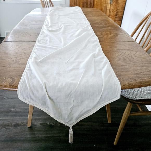 Christmas Holiday Lined Tablerunner with Tassle Ends Poinsettias Jingle Bells Or - Picture 10 of 16